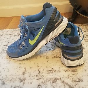 Nike Lunarlon tennis shoes